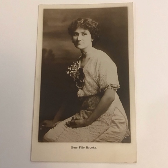 Bess Fife Brooks Vintage Portrait Photo Postcard Antique Approx 1920’s - Picture 4 of 5